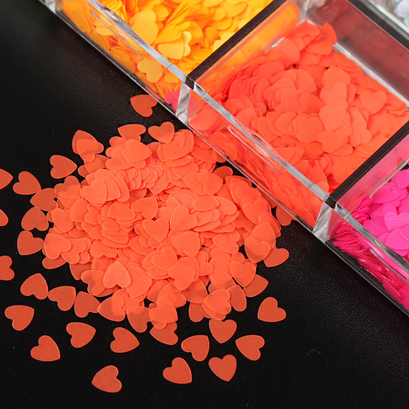12Color Sweet Love Heart körömdíszítés flitter aranyos pelyhes dekoráció barkácsoláshoz varázslatokhoz Manikűr Design Alkatrészek Köröm Kiegészítők Kellékek