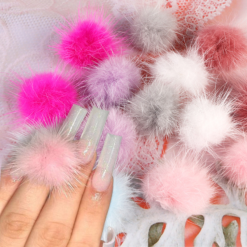 24 vnt / rinkinys Spalvingi pomponai pliušiniai nagų papuošimai Minkštas plaukų kamuoliukas, nuimamas magnetas, mados dalys, nagų reikmenys, priedai