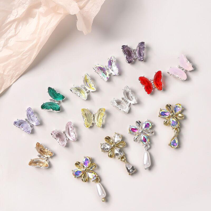 10 vnt Butterfly lydinio dervos nagų dailės papuošalų žavesys 3D drugelis aukso/sidabro cirkonio deimantas „pasidaryk pats“ nagų dailės dekoravimo priedai