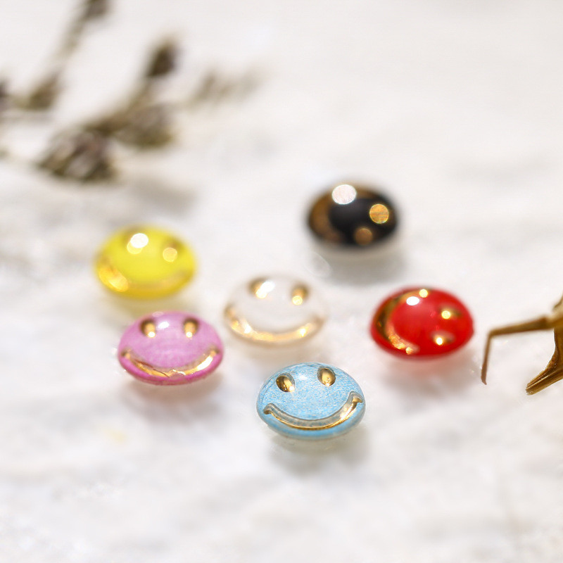 20db Kawaii Smiley Nail Art Charms Alkatrészek Smile 3D Relief Kiegészítők Körömdíszek Barkács Manikűr Professzionális Strasszok