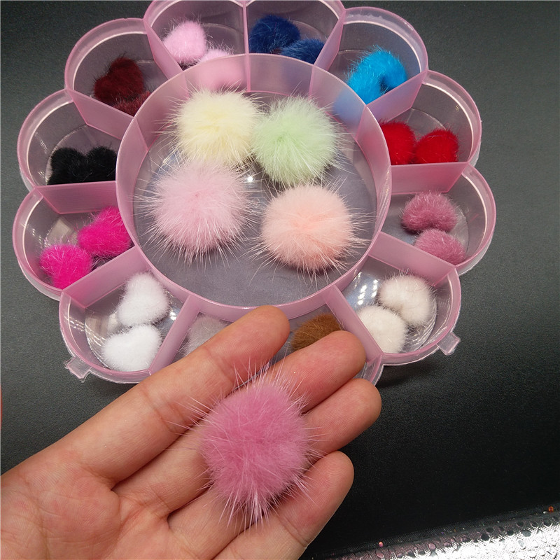 29 kom/kutija Fluffy Nail Plišana kugla Kawaii privjesci za nokte DIY ukrasi Magnetic Pom Nail Pom Pom Dodaci za manikuru Kit šarm