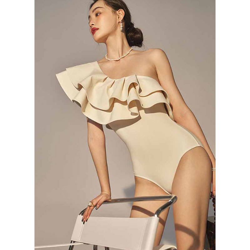 Ženski retro kupaći kostim Bijeli asimetrični kupaći kostim Jednodijelni dizajnerski kupaći kostim s naboranim ovratnikom Vintage ljetna odjeća za surfanje