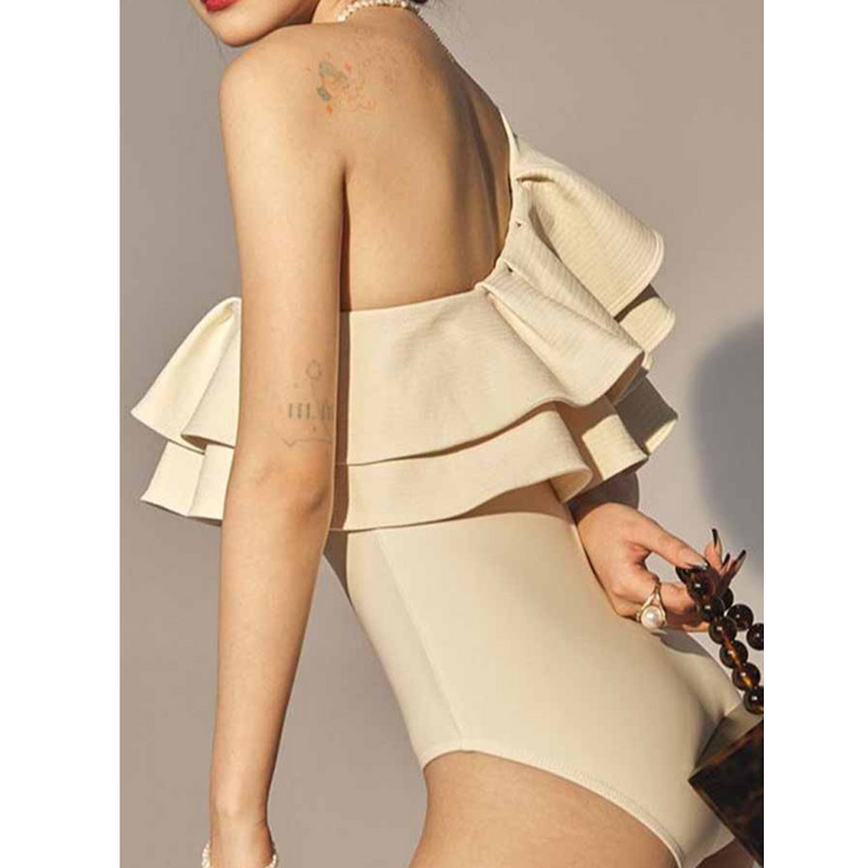 Ženski retro kupaći kostim Bijeli asimetrični kupaći kostim Jednodijelni dizajnerski kupaći kostim s naboranim ovratnikom Vintage ljetna odjeća za surfanje
