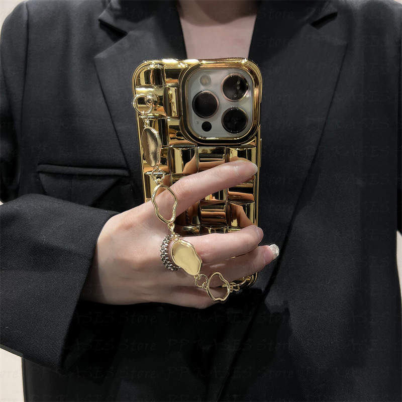 Луксозна гривна с покритие 3D квадратна ретро позлатена каишка за китка за iPhone 14 13 12 Pro Max 11 XS XR Mini 7 8 Plus