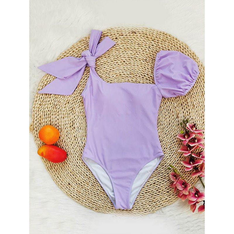 Moterų tvirtas kvadratinis kaklo, rankovės paminkštintas šventinis maudymosi kostiumėlis Purpurinis dizainerio maudymosi kostiumėlis vasaros banglenčių sportui, asimetrinė paplūdimio apranga