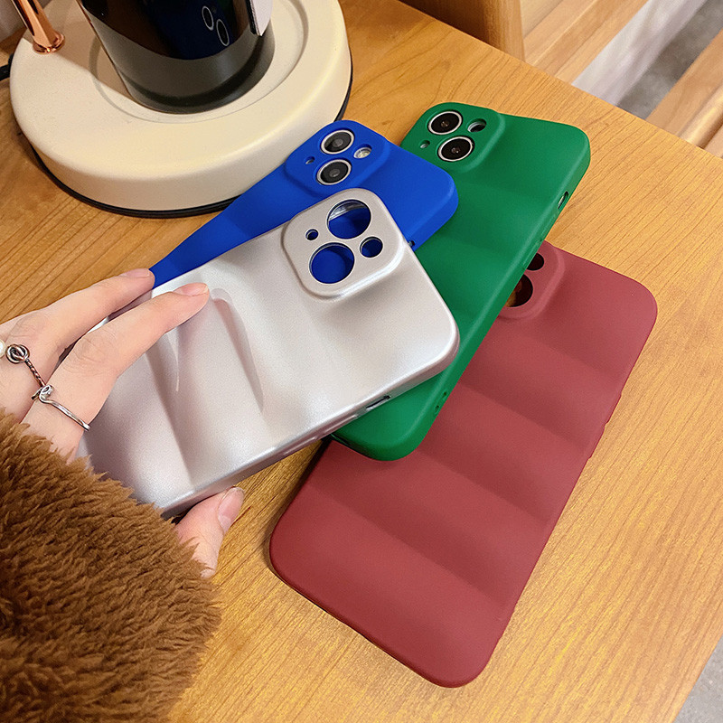 Покритие с матови пухени якета Калъф за телефон с вълнообразна шарка за iPhone 13 12 11 Pro Max XS XR X Candy Едноцветен мек гръб Coque Fundas