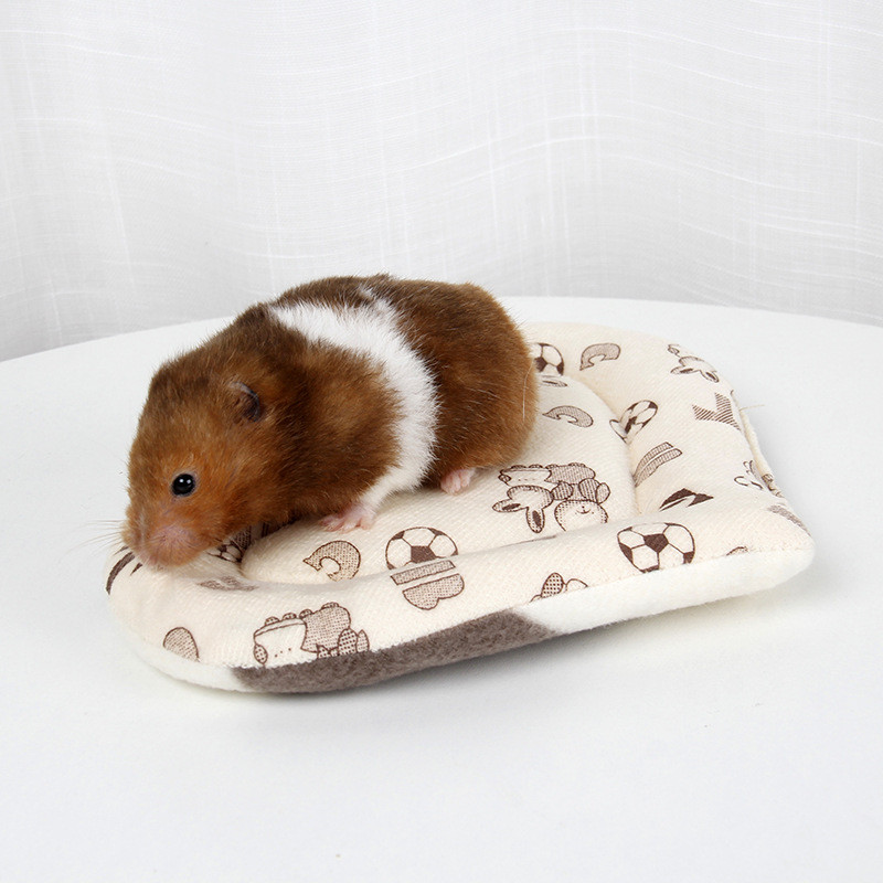 Mīksts kāmja ligzdas paklājiņš Jauka jūrascūciņu paliktņa gulta maziem dzīvniekiem būris ziemas silts īss plīša mājas žurka ērti aksesuāri