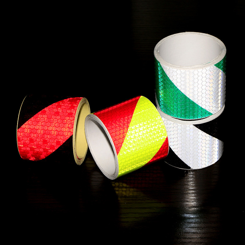 5 cm*5 m-es autóra figyelmeztető csík matricák Automatikus fényvisszaverő védőmatricák Fényvisszaverő fólia Autós biztonsági jelölőszalag Tartozékok