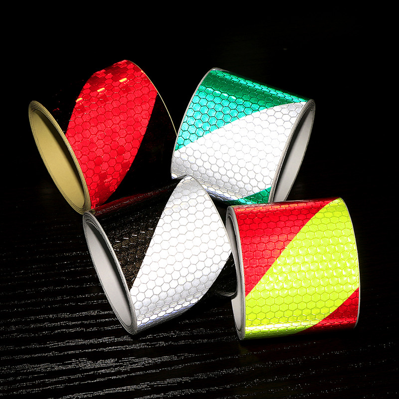 5 cm*5 m-es autóra figyelmeztető csík matricák Automatikus fényvisszaverő védőmatricák Fényvisszaverő fólia Autós biztonsági jelölőszalag Tartozékok