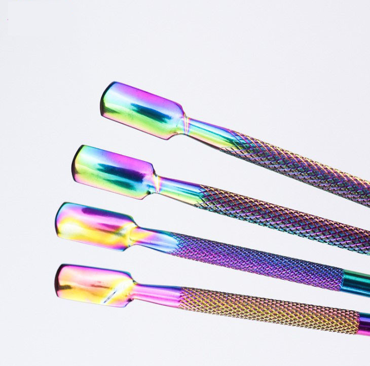 Spalvotas titano plienas, stumiamas negyvas odos stūmimas Mados dizainas Dvi galvutė nerūdijančio plieno odelių stūmiklis Manikiūras Nagų dailės įrankis