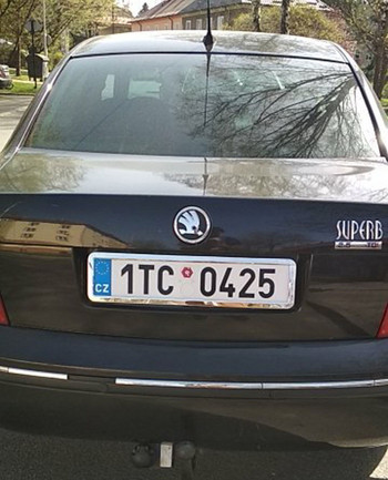 CHIZIYO Европейски Немски Руски 53x13 cm Държач за рамка за регистрационен номер на автомобил от неръждаема стомана с четири винта Превозно средство Сливер/Черен