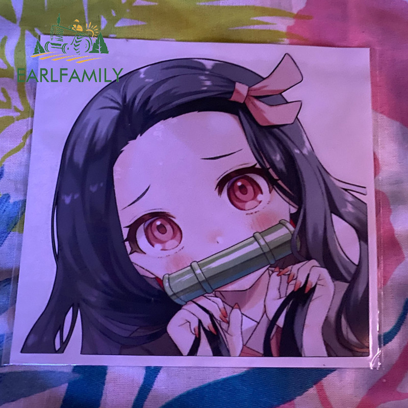 EARLFAMILY Rajzfilm autómatrica Nezuko Kamado Demon Slayer Peeker Big Head Anime vinyl JDM hátsó szélvédő csomagtartó matricákhoz