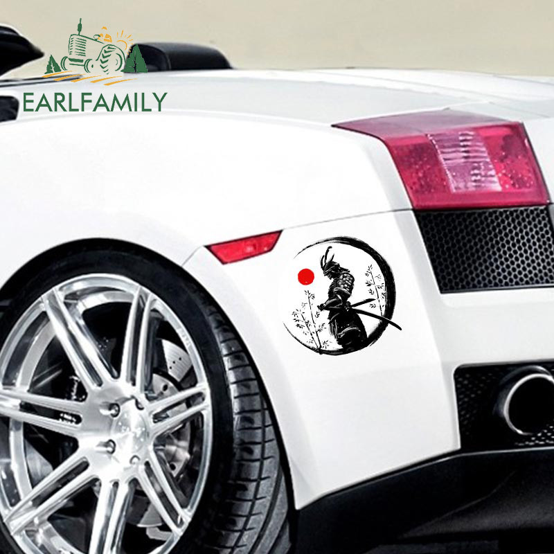 EARLFAMILY 13 cm-es Samurai Warrior Car Assessoires matrica karcálló fényvédő dekoráció lakókocsi ablakos graffiti matrica