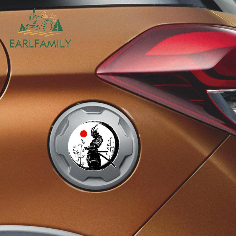 EARLFAMILY 13 cm-es Samurai Warrior Car Assessoires matrica karcálló fényvédő dekoráció lakókocsi ablakos graffiti matrica