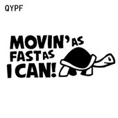 QYPF autómatrica "Moving As Fast as I Can" Vicces autós fényvisszaverő matrica autós matricák, fekete csíkkal C8-0151