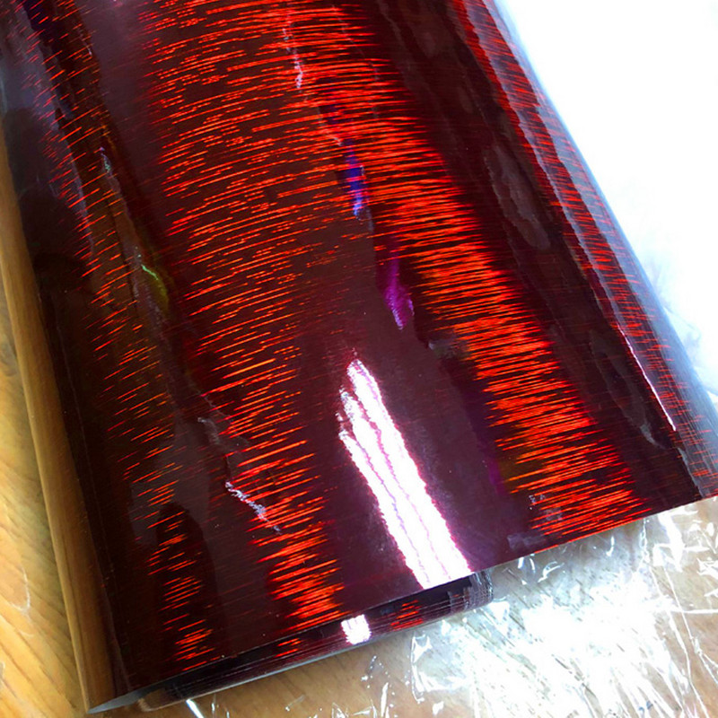 Autocolant de ambalare auto cu eliberare a aerului, lucios, roșu închis, periat cu carbon.