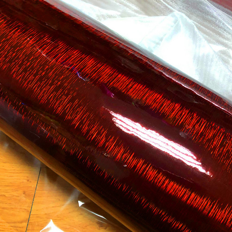 Autocolant de ambalare auto cu eliberare a aerului, lucios, roșu închis, periat cu carbon.