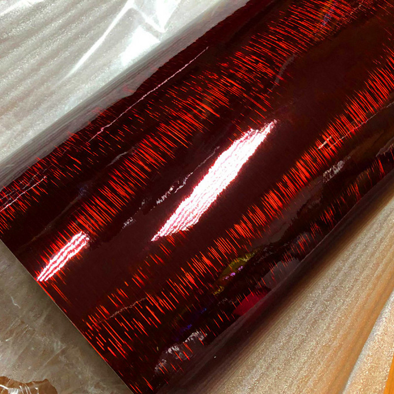 Autocolant de ambalare auto cu eliberare a aerului, lucios, roșu închis, periat cu carbon.