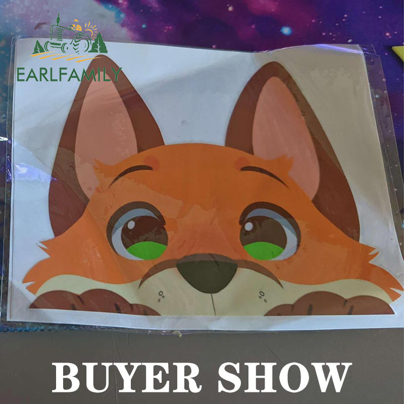 EARLFAMILY 13cm X 10cm a Furry Peek autómatricákhoz Divatos egyéniség matricák autós kiegészítők lökhárító szörfdeszka dekoráció