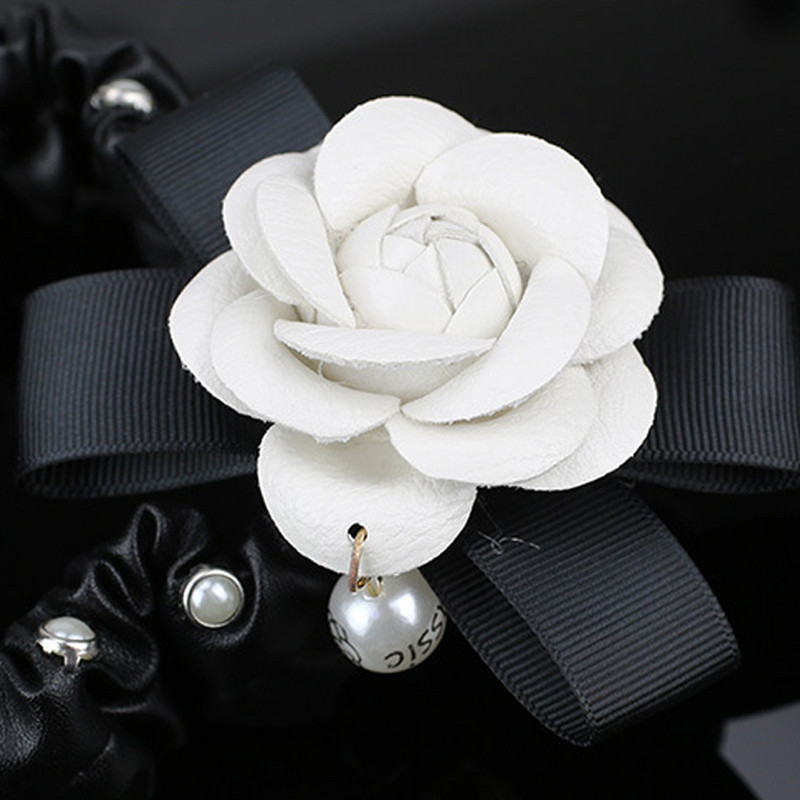 Automobilio salono galinio vaizdo veidrodžio dangtelis PU odos perlų kamelijos gėlė Auto Galinio vaizdo dekoravimo priedai mergaitėms