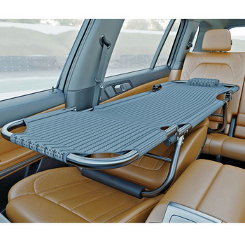 Αυτοκίνητο κρεβάτι αυτοκινήτου σε μη φουσκωτό γενικό μη πίσω κάθισμα αναδιπλούμενο station wagon μέσα στο υπνοδωμάτιο άνετο και φορητό