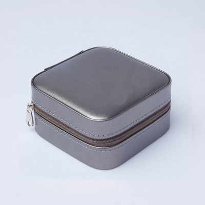 2021 Afișaj Organizator de bijuterii Cutii pentru bijuterii de călătorie Cutie portabilă pentru bijuterii de călătorie Organizator de depozitare din piele Suport pentru cercei