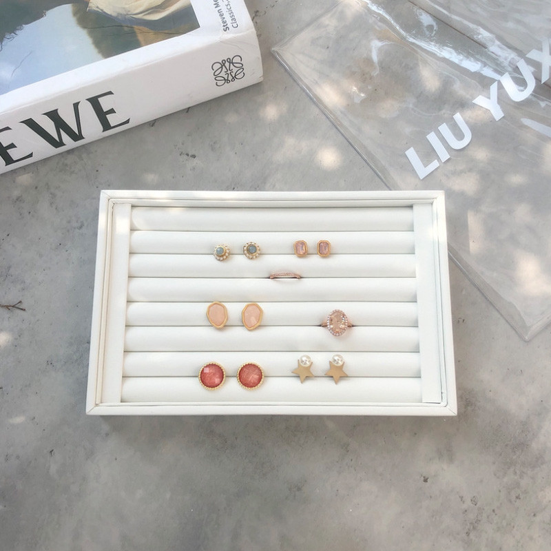 Naujas madingų papuošalų ekranas Aksominis / PU lizdai Auskarų žiedų padėklas Organizatoriaus laikiklis Dėklas Dėžutė Didmeninė laikymo žiedo auskaro raktas