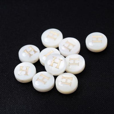10/30 τμχ/παρτίδα Φυσικές χάντρες κοχυλιών 8 χιλιοστών Στρογγυλές κάθετες τρύπες με γράμματα αλφάβητου χάντρες για κοσμήματα κατασκευής Diy βραχιόλι κολιέ