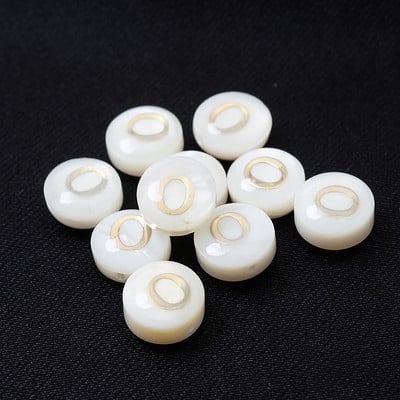 10/30 τμχ/παρτίδα Φυσικές χάντρες κοχυλιών 8 χιλιοστών Στρογγυλές κάθετες τρύπες με γράμματα αλφάβητου χάντρες για κοσμήματα κατασκευής Diy βραχιόλι κολιέ