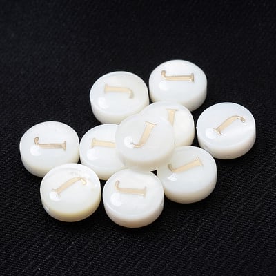 10/30 τμχ/παρτίδα Φυσικές χάντρες κοχυλιών 8 χιλιοστών Στρογγυλές κάθετες τρύπες με γράμματα αλφάβητου χάντρες για κοσμήματα κατασκευής Diy βραχιόλι κολιέ