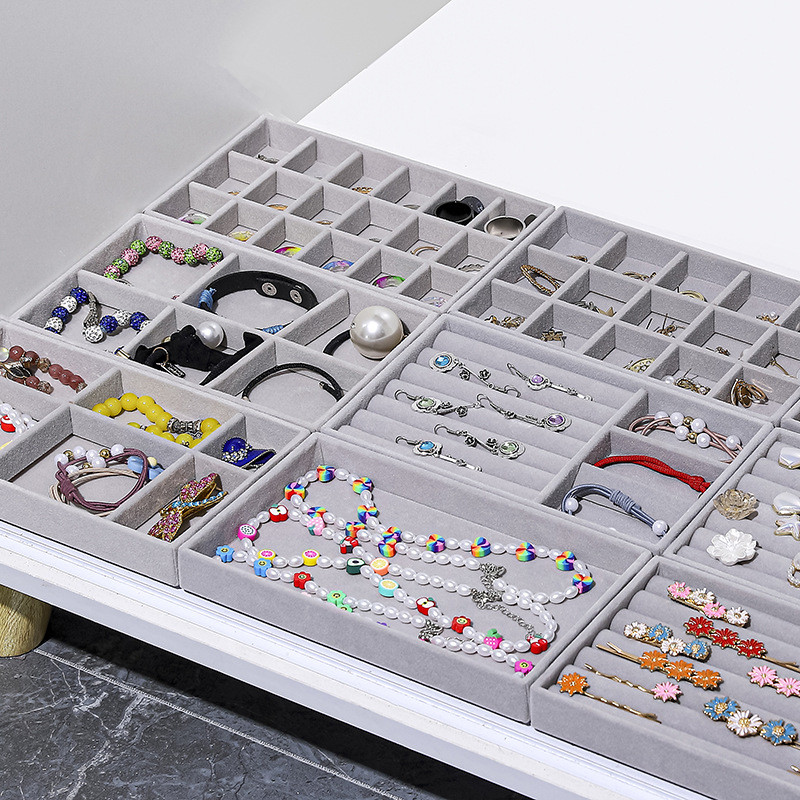 Ékszerdoboz szürke puha bársony ékszer fülbevaló nyaklánc medál karkötő tárolótálca kijelzőszervező