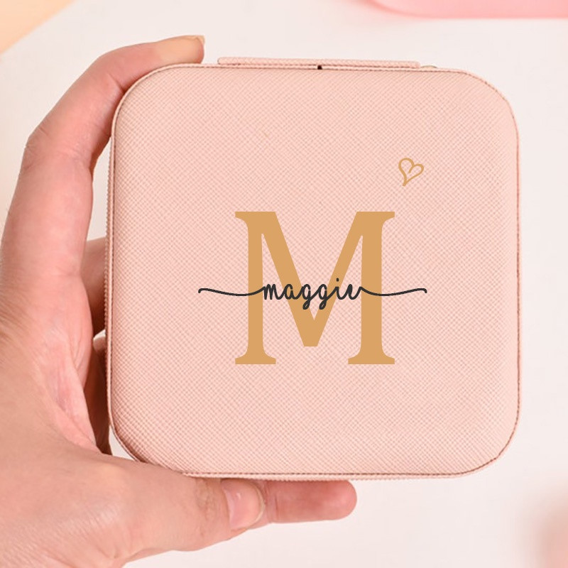 PERSONALIZUOTA PAPUOŠALŲ DĖŽUTĖ Pamergių papuošalų laikymo Kelioninis dėklas papuošalams Pamergės pasiūlymas vestuvinio dušo dovana