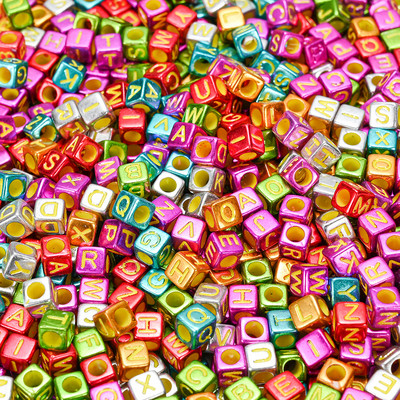 100 komada četvrtastih akrilnih mješovitih boja i perli sa slovom abecede, privjescima, narukvicom, ogrlicom za izradu nakita DIY pribor