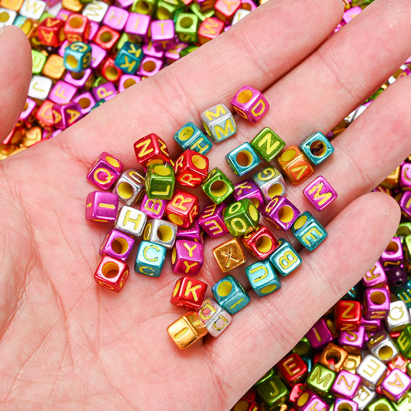 100 komada četvrtastih akrilnih mješovitih boja i perli sa slovom abecede, privjescima, narukvicom, ogrlicom za izradu nakita DIY pribor