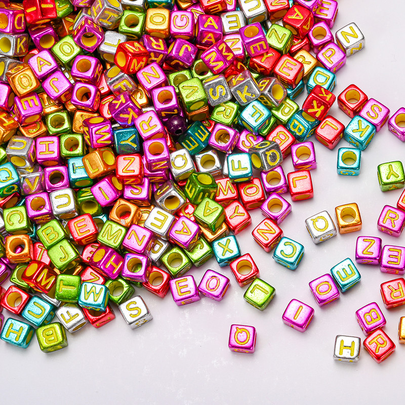 100 komada četvrtastih akrilnih mješovitih boja i perli sa slovom abecede, privjescima, narukvicom, ogrlicom za izradu nakita DIY pribor