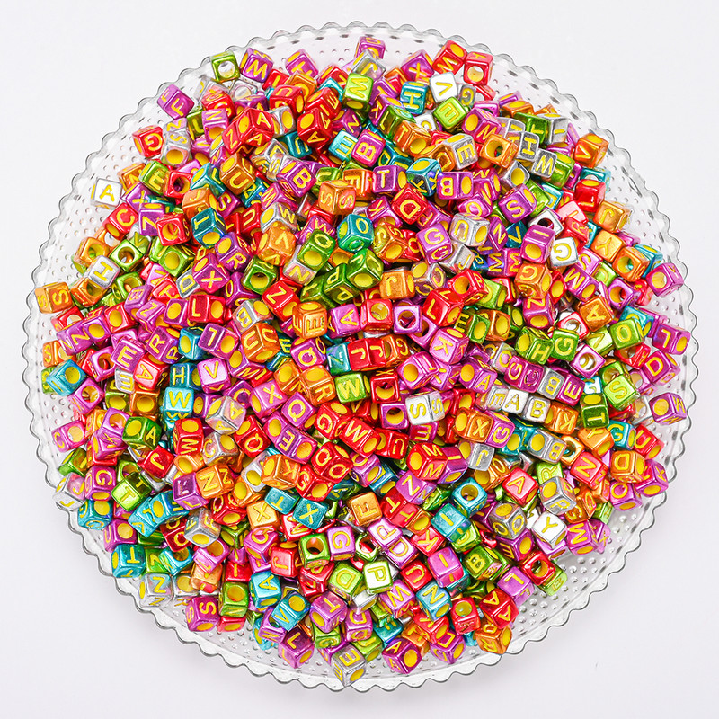 100 komada četvrtastih akrilnih mješovitih boja i perli sa slovom abecede, privjescima, narukvicom, ogrlicom za izradu nakita DIY pribor