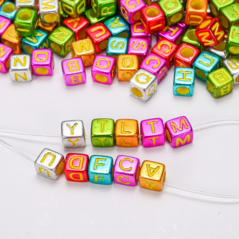 100 komada četvrtastih akrilnih mješovitih boja i perli sa slovom abecede, privjescima, narukvicom, ogrlicom za izradu nakita DIY pribor