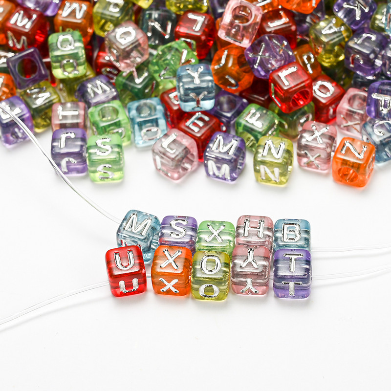 6 * 6 mm skaidrūs akrilo raidžių karoliukai kvadratiniai plokščios abėcėlės tarpinės karoliukai, skirti rankų darbo papuošalams gaminti „pasidaryk pats“ apyrankių didmeninė prekyba