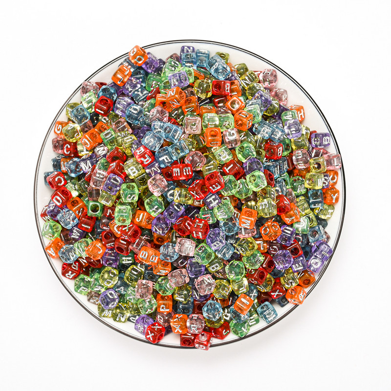 6 * 6 mm skaidrūs akrilo raidžių karoliukai kvadratiniai plokščios abėcėlės tarpinės karoliukai, skirti rankų darbo papuošalams gaminti „pasidaryk pats“ apyrankių didmeninė prekyba