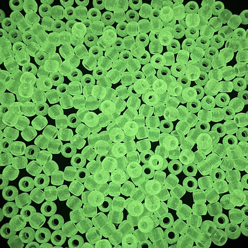 100db 6x8mm UV-reaktív gyöngyök barkácsolás karkötő nyaklánc ékszer kiegészítők színváltó világító akril gyöngyök világít a sötétben