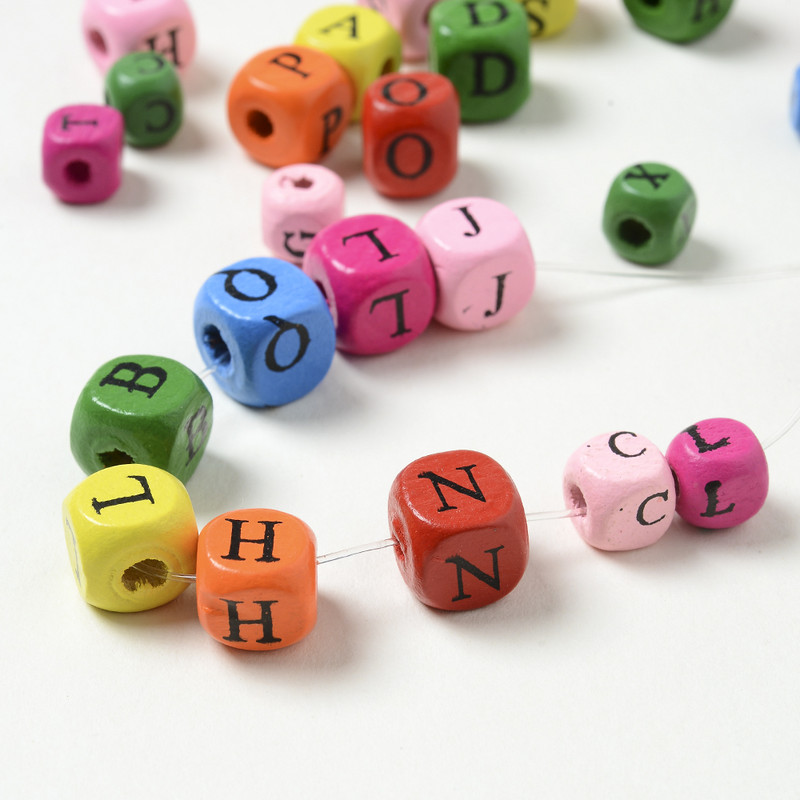 50/100/200 vnt/part Natūralaus medžio karoliukai Mišrios spalvos Kvadratinių raidžių abėcėlės karoliukai papuošalų gaminimo reikmenims Pasidaryk pats apyrankės karoliai