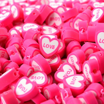 30/50/100 τμχ/παρτίδα Heart Polymer Clay Beads Pink Letter LOVE Spacer Beads For Jewelry Αξεσουάρ κολιέ βραχιόλι Mkaing Diy