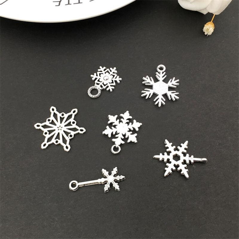 30 komada antiknih božićnih privjesaka s pahuljama nasumičnog stila za izradu nakita DIY ogrlice i narukvice