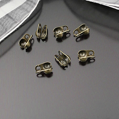 140 DB vas vagy sárgaréz 1,2-1,5 mm-es és 2-2,4 mm-es golyóslánchoz csatlakoztatott kapcsok Fedett kapcsok nyaklánc-készítési kiegészítőkhöz