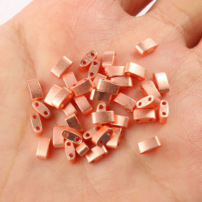 Looduslikust kivist tuhm poola matt kahe auguga hematiitkivi mineraalne lahtised vahehelmed ehete tegemiseks ise käevõru kõrvarõngad tila