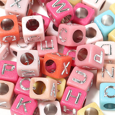 100 τεμάχια/Παρτίδα Μοντέρνα ακρυλικά τετράγωνα αλφάβητα χάντρες με μεγάλη τρύπα γράμμα Loose spacer Bead κοσμήματα χειροποίητα βραχιόλια κατασκευής