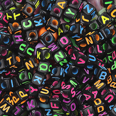 100 τεμάχια/Παρτίδα Μοντέρνα ακρυλικά τετράγωνα αλφάβητα χάντρες με μεγάλη τρύπα γράμμα Loose spacer Bead κοσμήματα χειροποίητα βραχιόλια κατασκευής