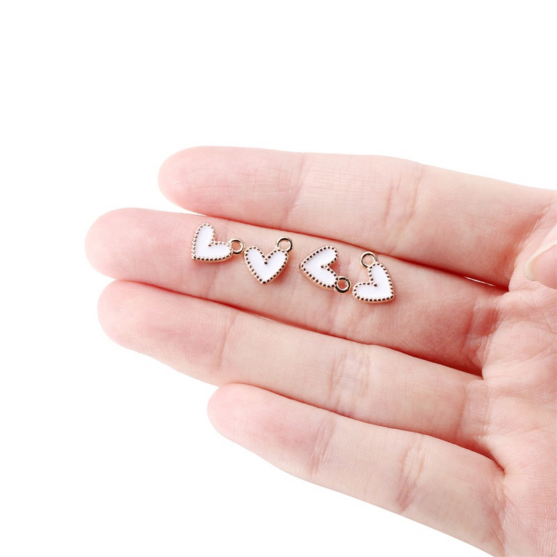 30db 9x10mm-es Dainty kis színes szív alakú zománc varázs apró szívbűbáj medál ékszerkészítéshez nyaklánc fülbevaló