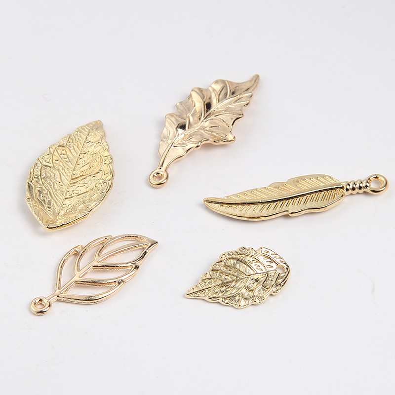 10db fém Fligree Leaf Charms Nyaklánc Medálok Tartozék barkács ékszer készítés Ötvözet karkötők Bűbáj Kézzel készített leletek