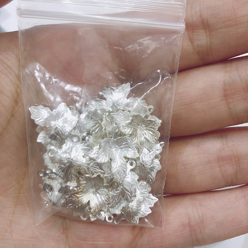 50db 12x15mm arany ezüst színű fém juharlevél medál borítások csatlakozók ékszerkészítéshez való varázslatok barkácsolás kellékek